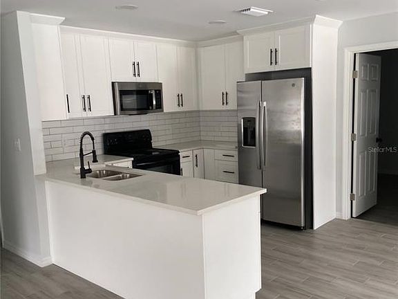 2nd image of 5008 Parade St