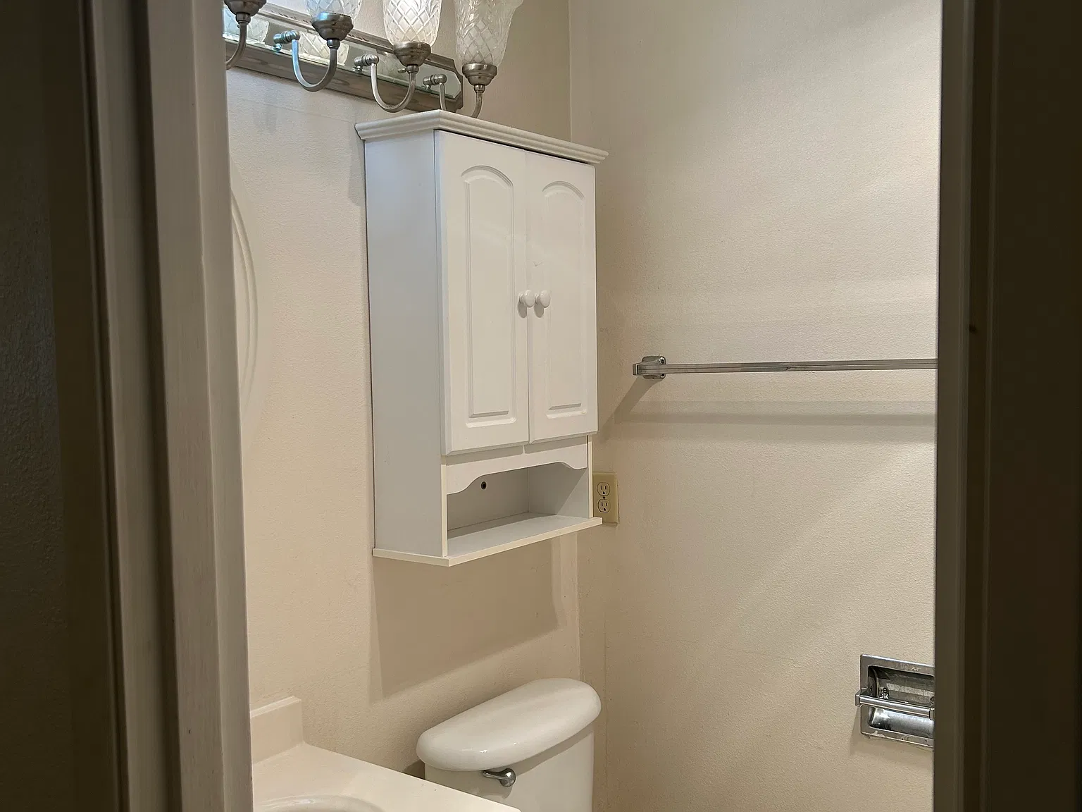 3 bed, 1328 sqft, $2,300 — Photo 3