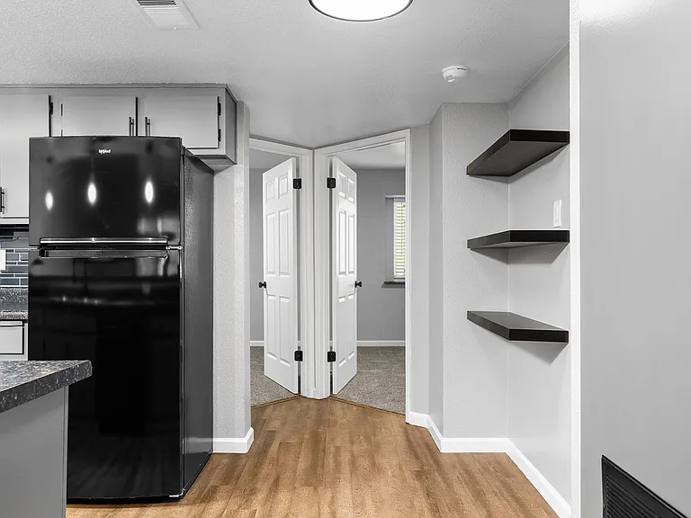 Redwood Cove Apartments — Photo 47