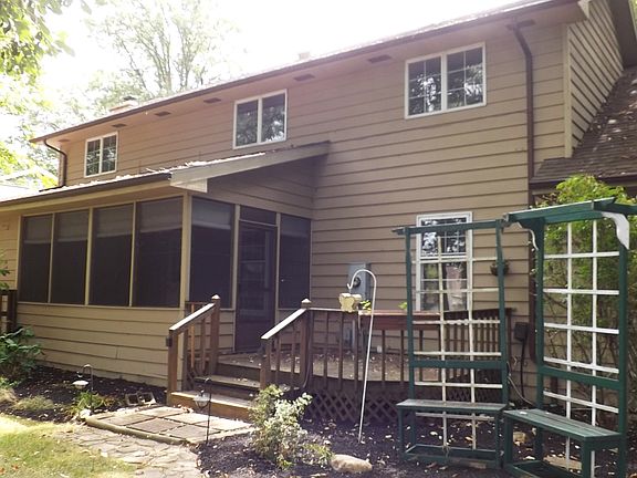 2nd image of 2430 Foxwood Dr