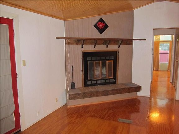 3rd image of 309 Chelsea Dr