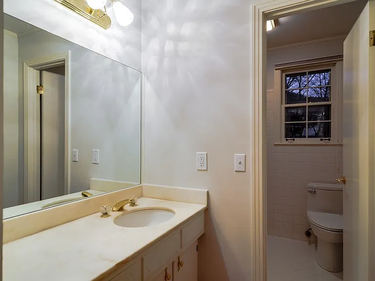111 Arlington Pl — Photo 11