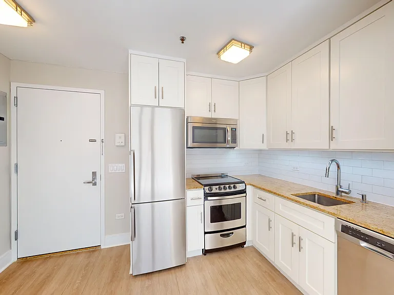 237 E 34th St #1502 — Photo 4
