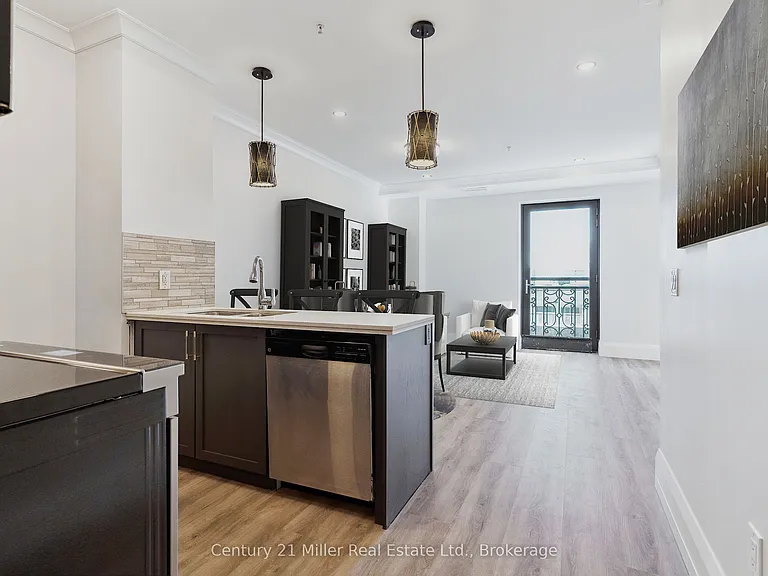 118 King St E #618 — Photo 3