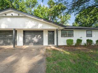 1120 S 26th St, Rogers, AR 72758