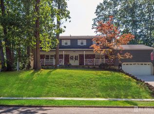 33 Oak Crest Dr, East Brunswick, NJ 08816