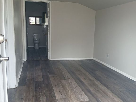 5th image of 521 Goingsnake St