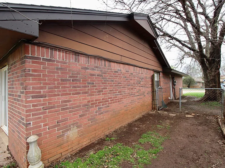 2124 Allenhurst St — Photo 17