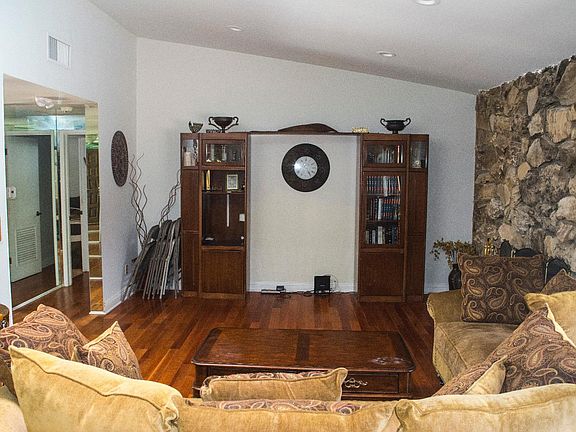 4th image of 22401 Philiprimm St