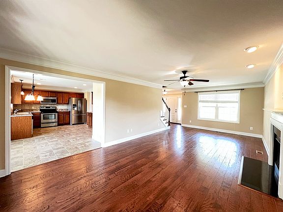 4th image of 7629 Asher Ln