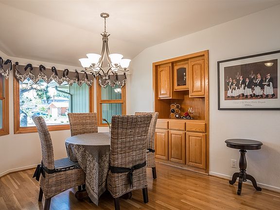 4th image of 981 Normington Way