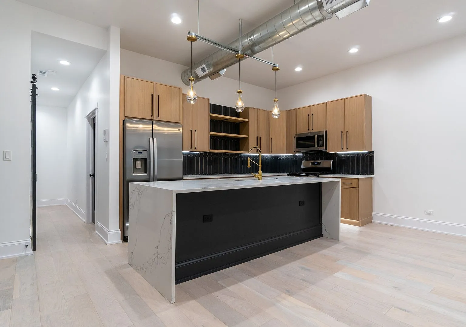 Your Next Home: 3BR/2BA in Uptown, Chicago — Photo 4