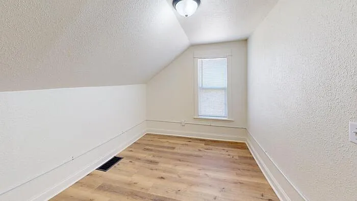 3 bed, 1.5 bath, $1,250 — Photo 3