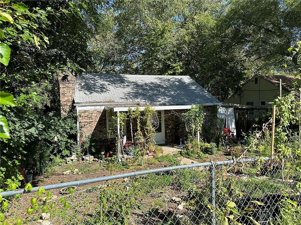 1st image of 2122 Bristow St