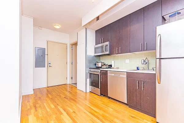 Rented by MySpaceNYC | media 24