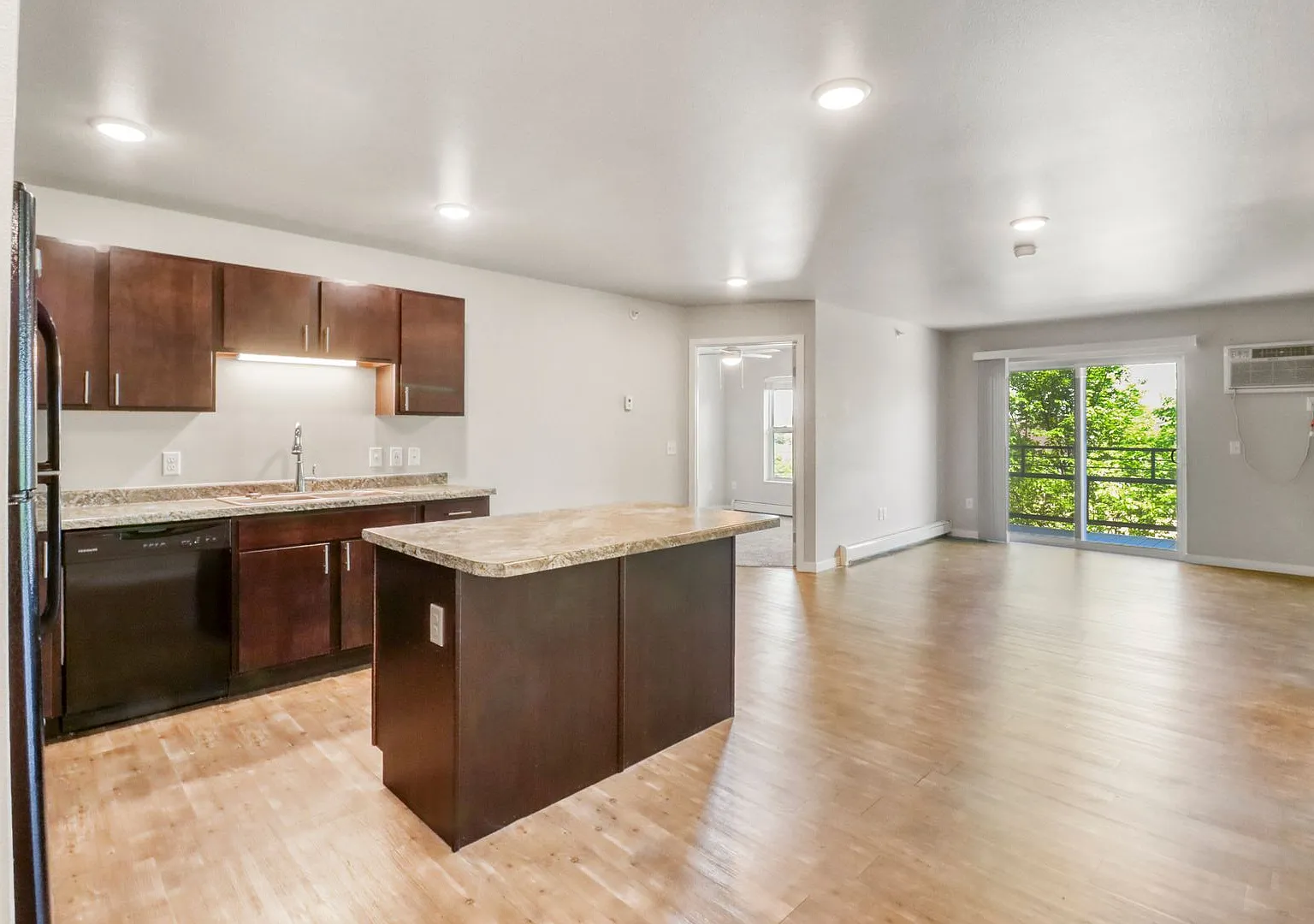 2 bedroom 2 bathroom in Detroit Lakes, MN — Photo 1