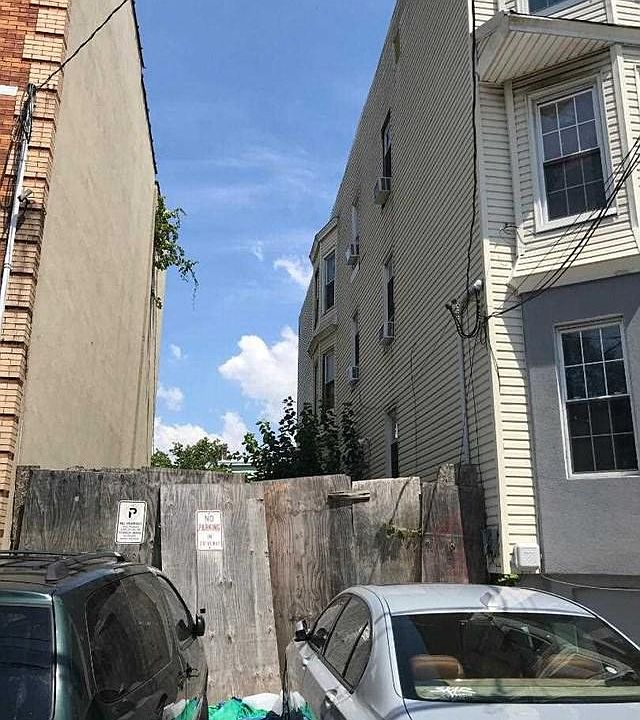 2nd image of 286 Forrest St #288