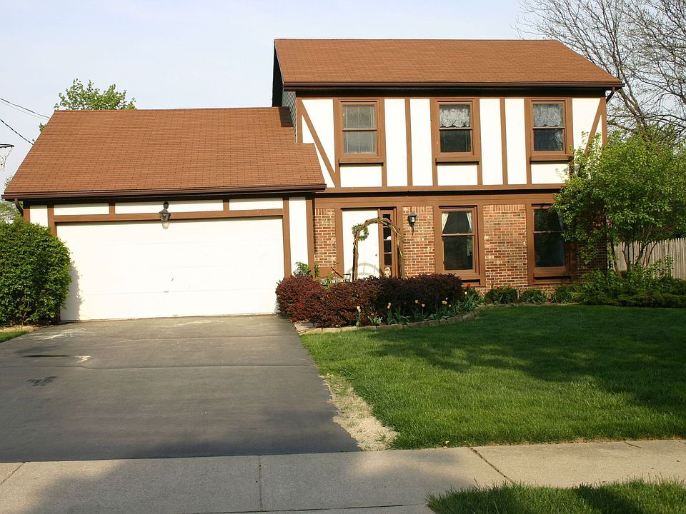 English Tudor culdesac
