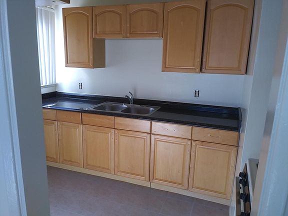 2nd image of 3812 Clairemont Dr