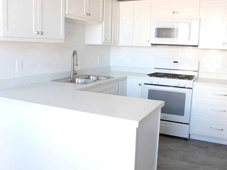 5210 Bancroft Ave #2W — Photo 2