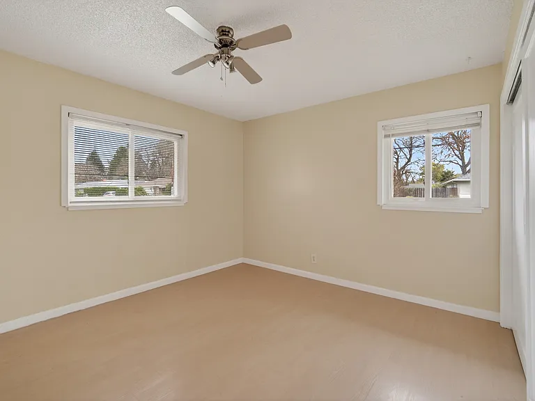 259 Gloria Dr — Photo 12