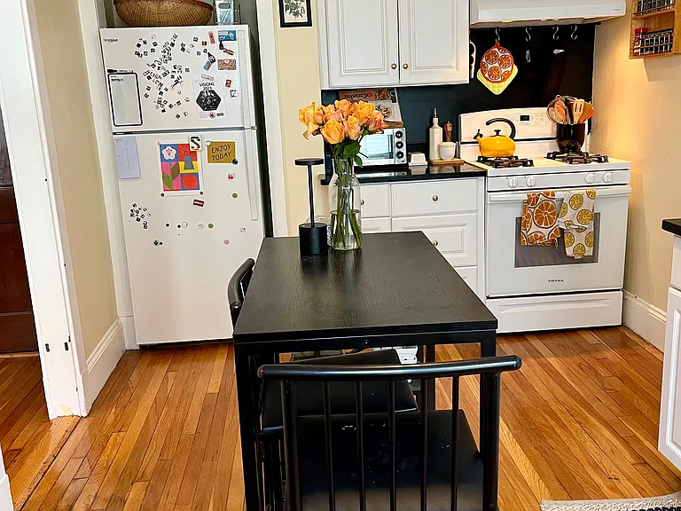 136 Spring St #1R — Photo 6