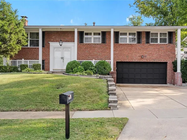 10600 Hayden Hill Dr, Saint Louis, MO 63123