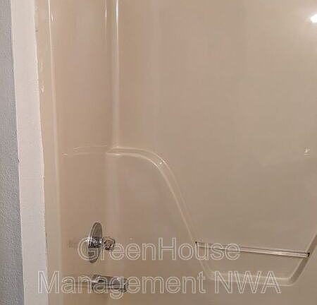5th image of 1006 Benton St #B