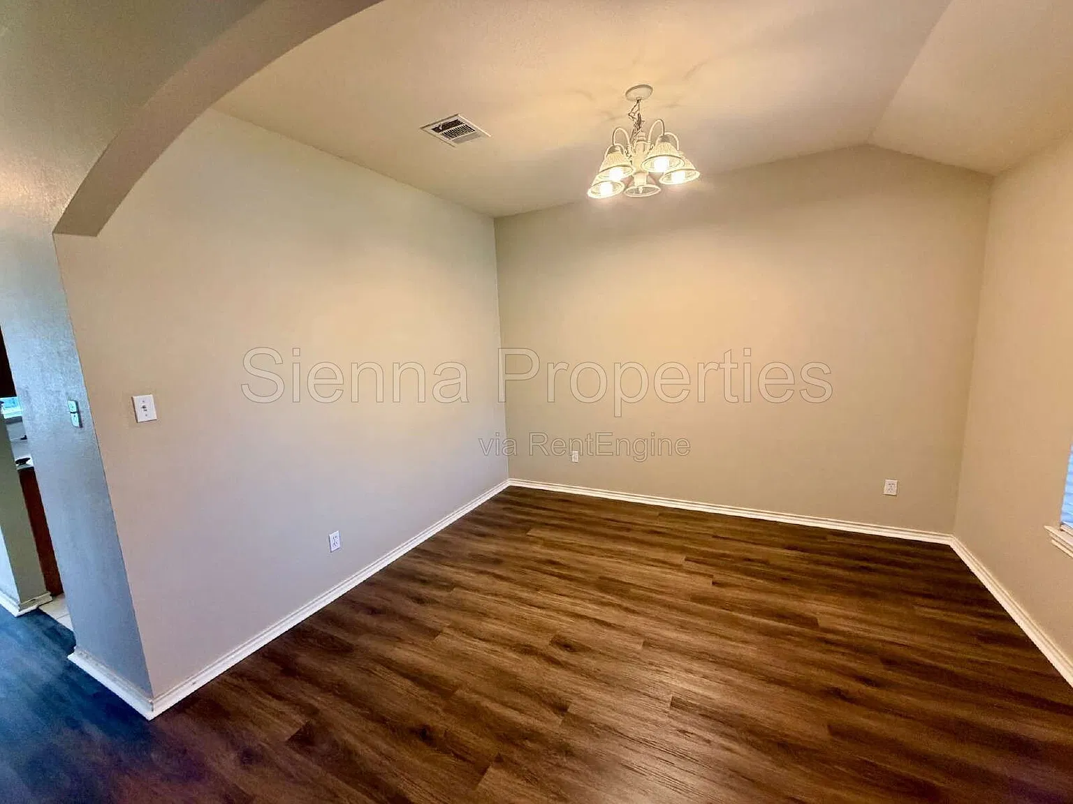 3 bed, 2.0 bath, 1592 sqft, $1,950 — Photo 2