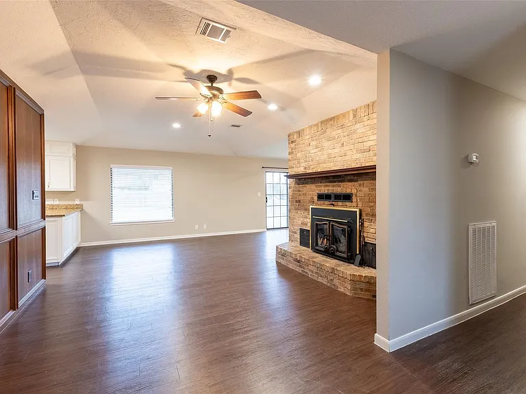 328 Lake View Dr — Photo 3
