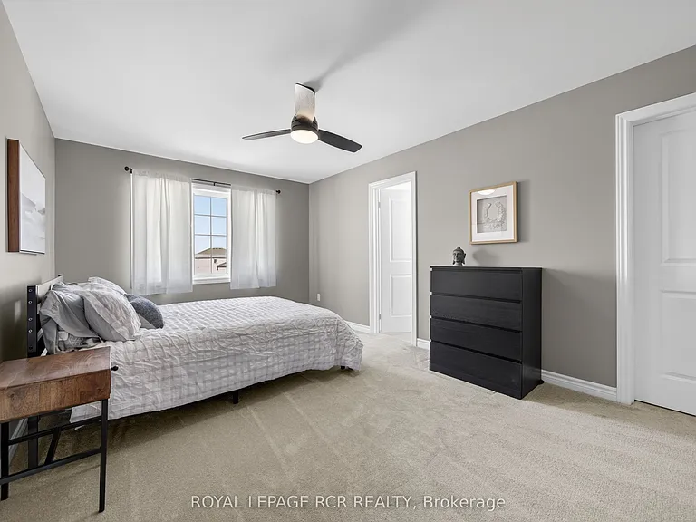 375 Russell St — Photo 15