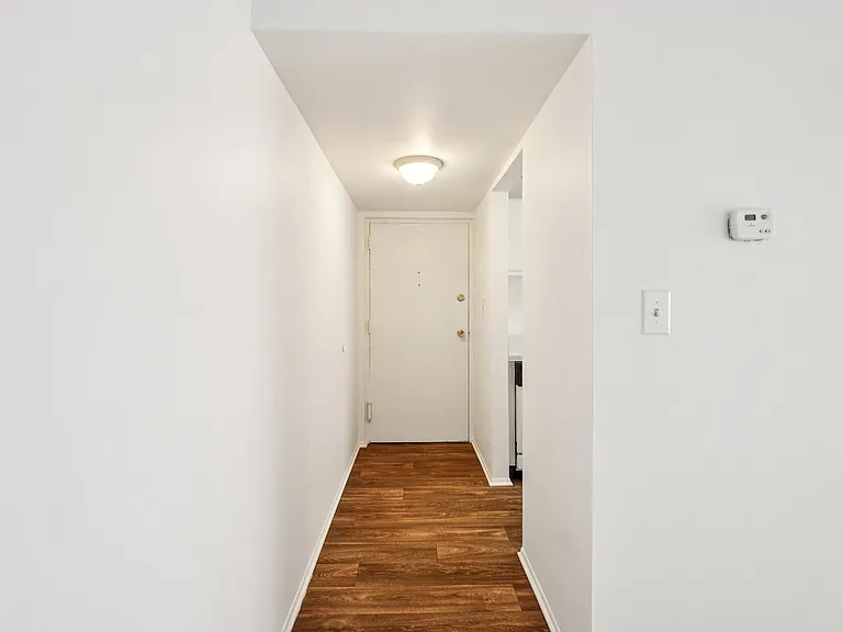 Riverside Village Apartments — Photo 97