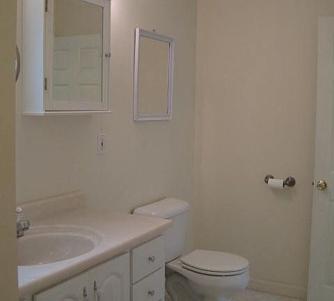 5th image of 212 E Grand Ave