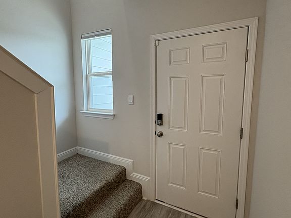 3rd image of 1031 McLaren Cir