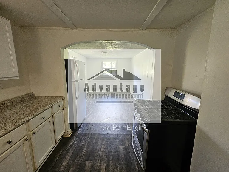 418 E Brooks Ave — Photo 10