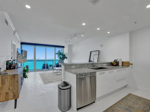 601 NE 36th St APT 811, Miami, FL 33137