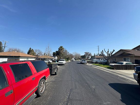 4th image of 422 W F St