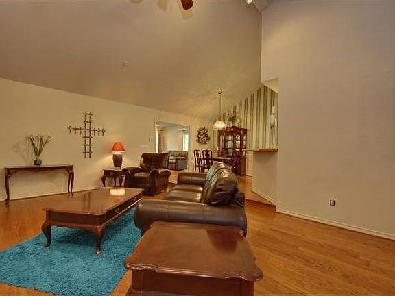5th image of 206 Mesa Verde St