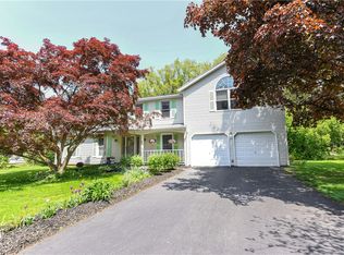 66 Saint James Dr, Webster, NY 14580