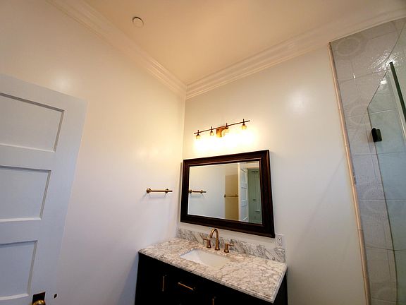 5th image of 311 N Claremont St