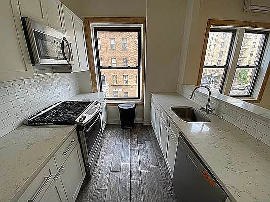 4th image of 564 Flatbush Ave #3L