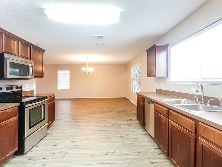 317 Blairwood Dr — Photo 9