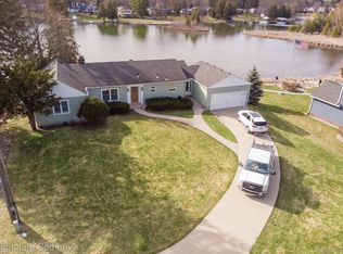 9263 Evee Rd, Clarkston, MI 48348