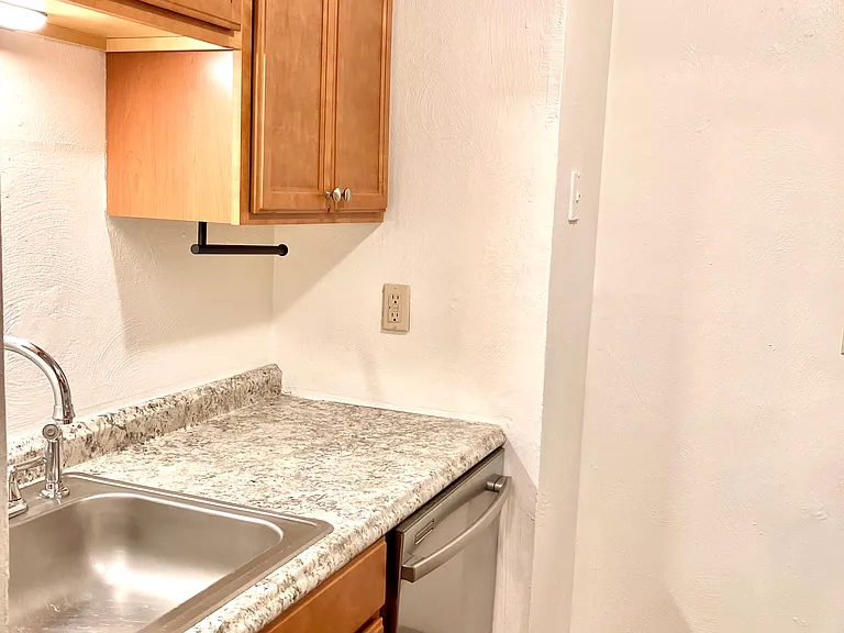 61 Colonial Manor Rd — Photo 4