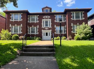 7272 Forsyth Blvd, Saint Louis, MO 63105