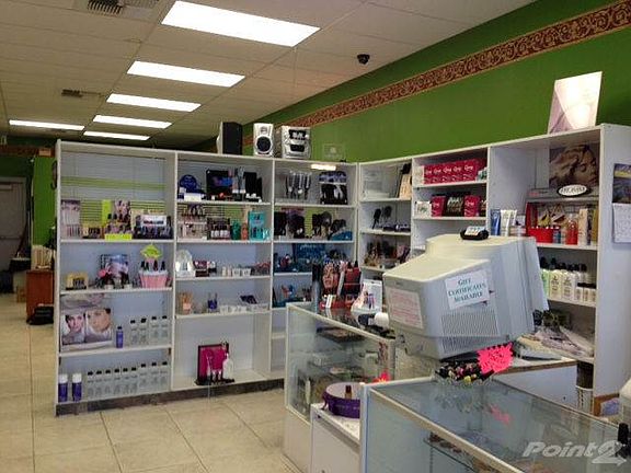 2454 Notre Dame 120 right lobby