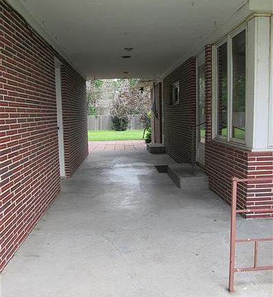 2nd image of 1820 Parkview Dr
