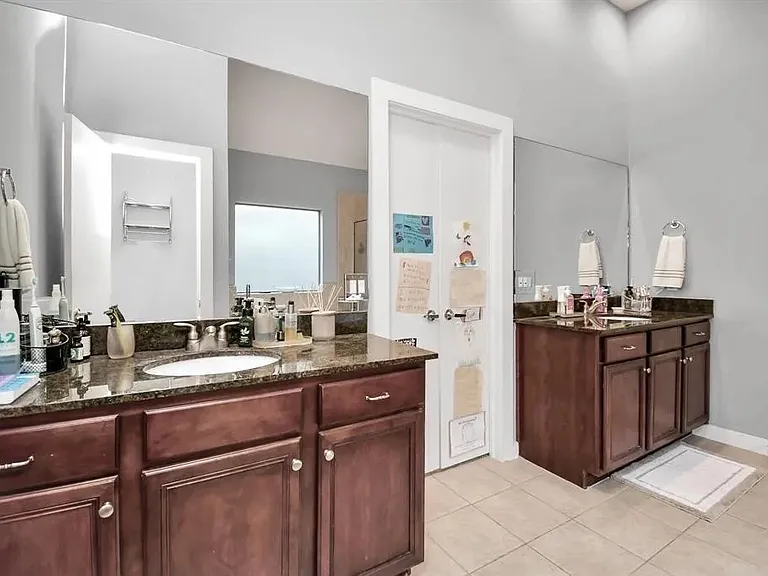 4422 Center St — Photo 17