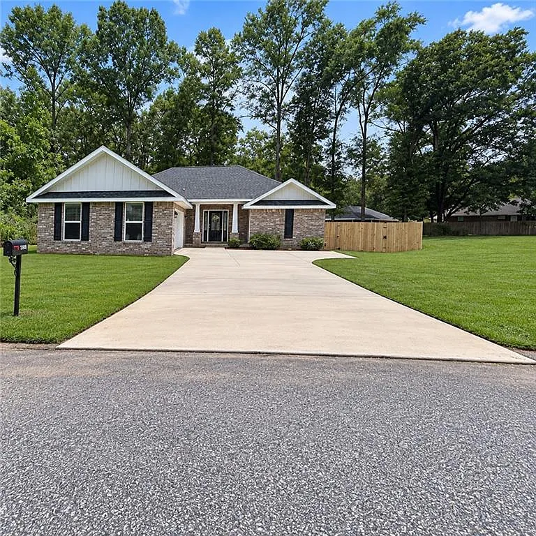 3 bed, 2.0 bath, 1422 sqft, $2,100 — Photo 1