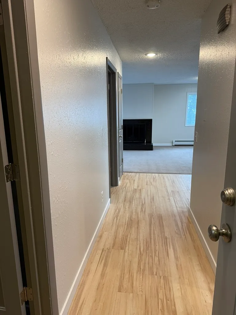 Building Photo - 810 W 25th Ave #6